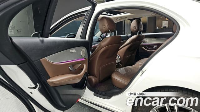 Mercedes-Benz E-Class 2018 — Фото 12/20