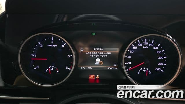 Kia Carnival 2022 — ფოტო 8/20