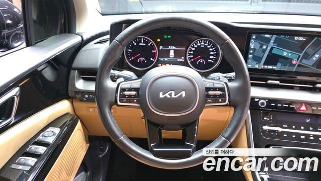 Kia Carnival 2022 — ფოტო 13/20