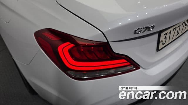 Genesis G70 2019 — Photo 9/32