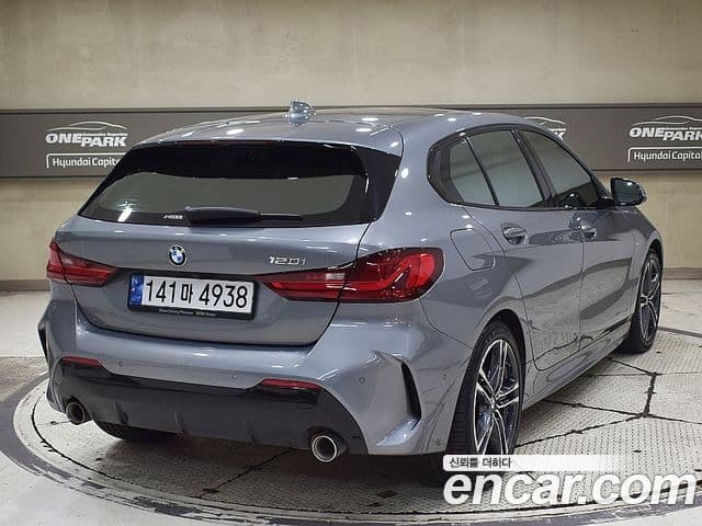 BMW 1 Series 2022 — Фото 1/20