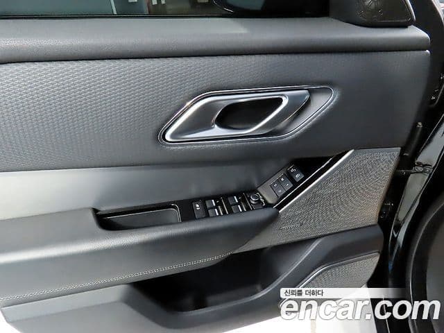 Land Rover Range Rover Velar 2019 — Photo 17/20