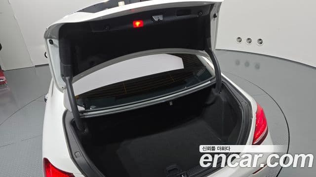 Mercedes-Benz E-Class 2018 — Фото 20/20