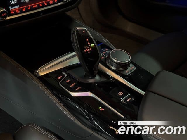 BMW 5 Series 2022 — ფოტო 8/20