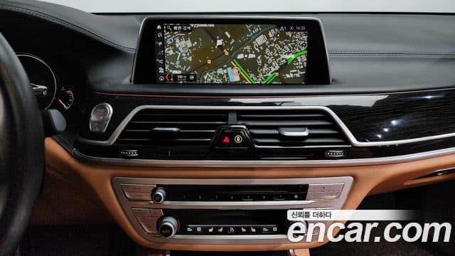 BMW 7 Series 2018 — ფოტო 13/20