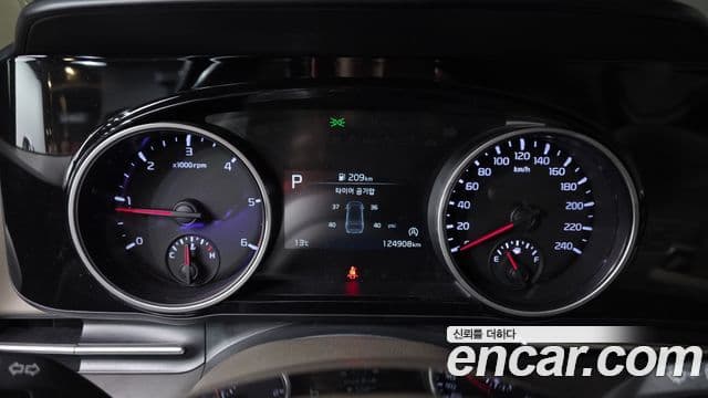 Kia Carnival 2021 — Фото 8/20
