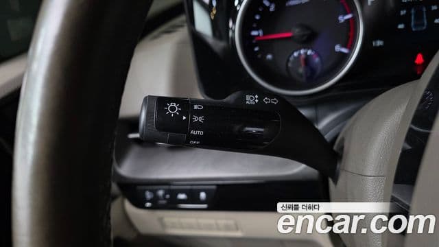 Kia Carnival 2021 — Фото 18/20
