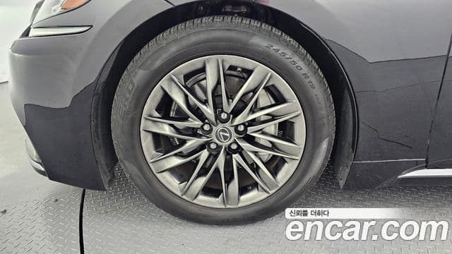 Lexus LS500 2018 — Photo 9/20