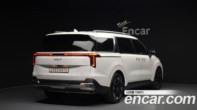 Kia Carnival 2023 — ფოტო 2/20