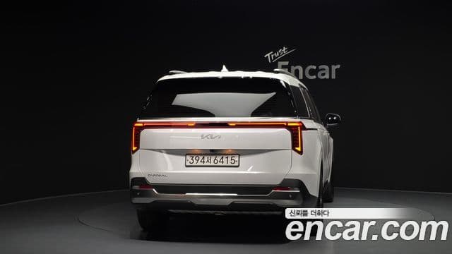 Kia Carnival 2023 — ფოტო 4/20