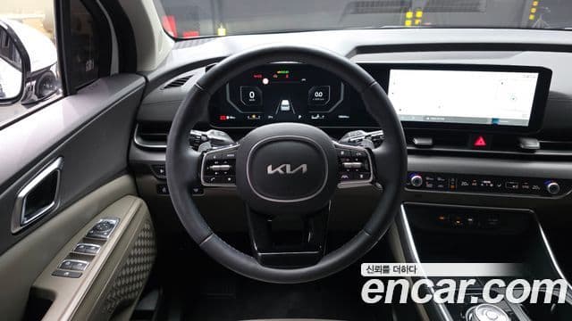 Kia Carnival 2023 — ფოტო 13/20
