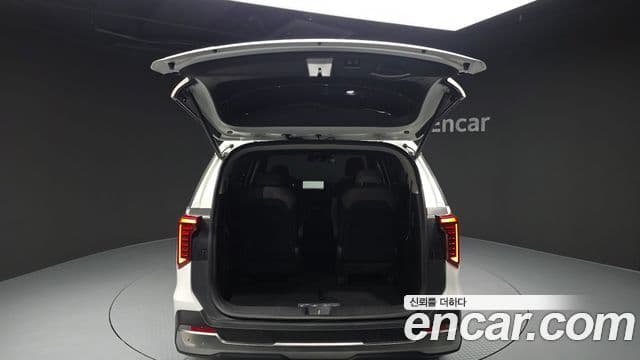 Kia Carnival 2023 — ფოტო 20/20
