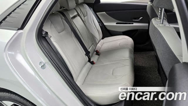 Hyundai Avante 2020 — ფოტო 11/20