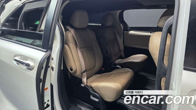 Toyota Sienna 2021 — Şəkil 12/20