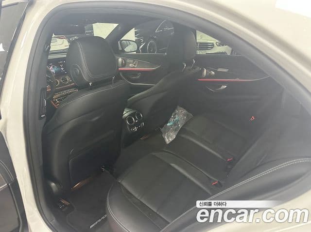 Mercedes-Benz E-Class 2022 — ფოტო 13/17