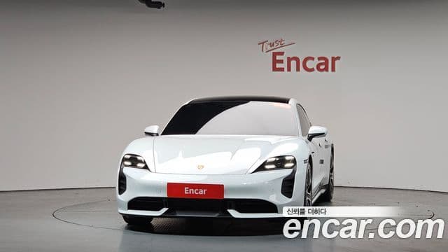 Porsche Taycan 2021 — Photo 13/34