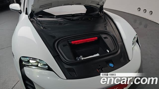 Porsche Taycan 2021 — Photo 5/34