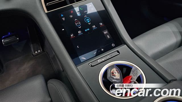 Porsche Taycan 2021 — Photo 16/34