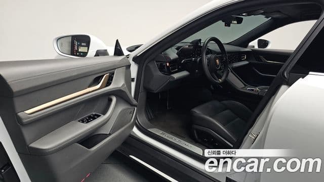 Porsche Taycan 2021 — Photo 23/34