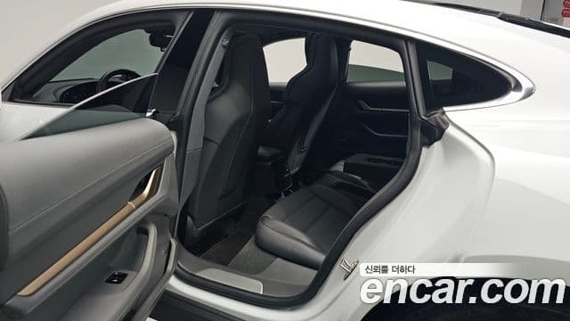 Porsche Taycan 2021 — Photo 29/34