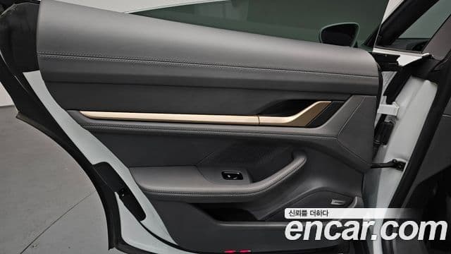 Porsche Taycan 2021 — Photo 19/34