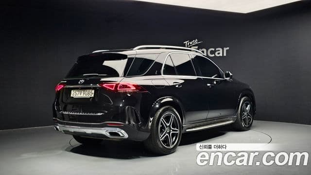 Mercedes-Benz GLE-Class 2019 — ფოტო 2/20
