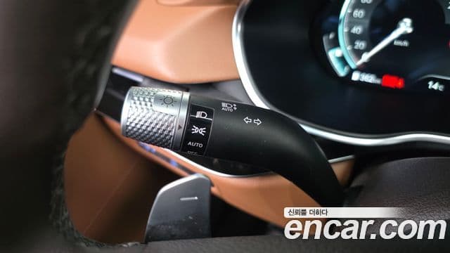 Genesis Electrified G80 2023 — ფოტო 17/20