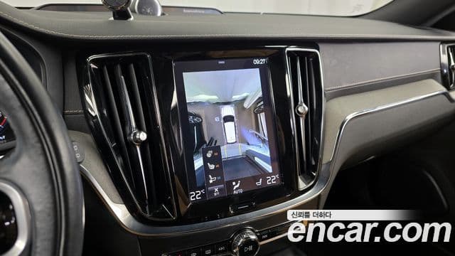 Volvo V60 Cross Country 2020 — ფოტო 15/20