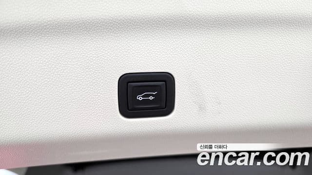 Cadillac Escalade 2024 — ფოტო 19/20