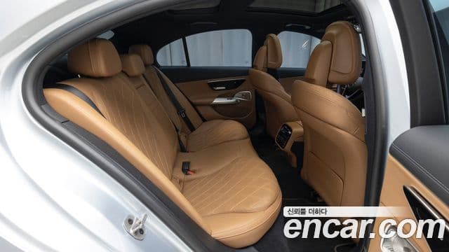Mercedes-Benz E-Class 2024 — ფოტო 8/20