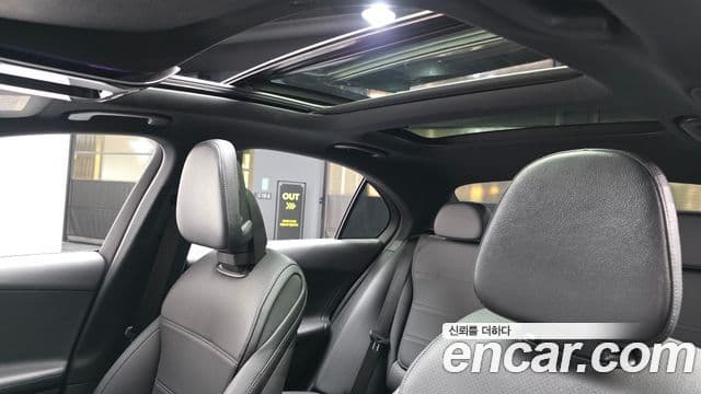 Mercedes-Benz C-Class 2023 — Şəkil 19/20
