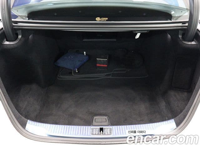 Mercedes-Benz S-Class 2023 — Photo 8/20