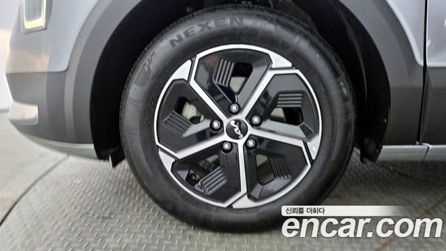 Kia Niro 2023 — ფოტო 5/20
