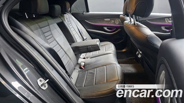 Mercedes-Benz E-Class 2022 — Фото 12/20