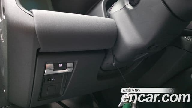 Land Rover Defender 2023 — Photo 21/33