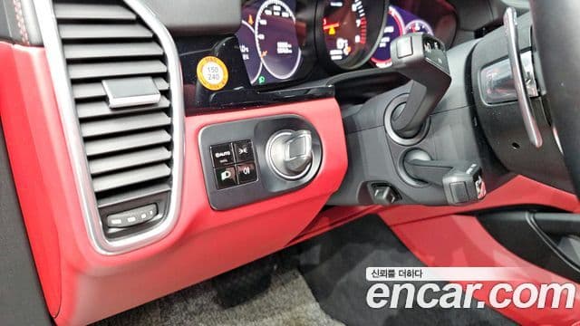 Porsche Cayenne 2020 — Photo 32/32