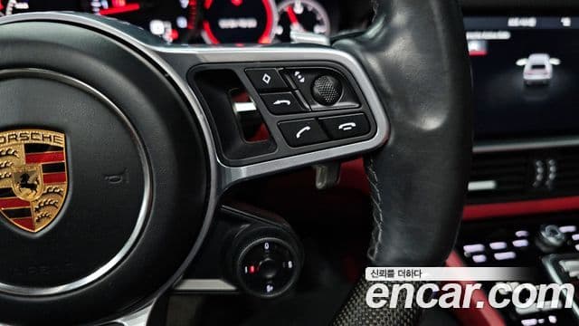 Porsche Cayenne 2020 — Photo 31/32
