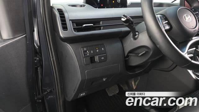 Hyundai Staria 2024 — ფოტო 13/20