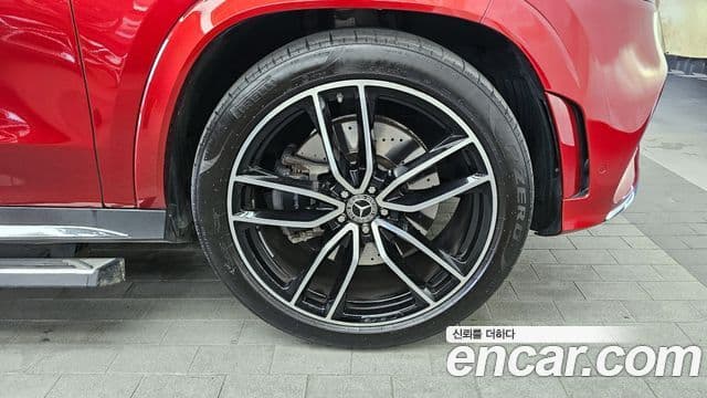 Mercedes-Benz GLS-Class 2023 — Photo 25/36