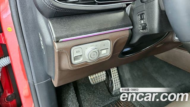 Mercedes-Benz GLS-Class 2023 — Photo 29/36