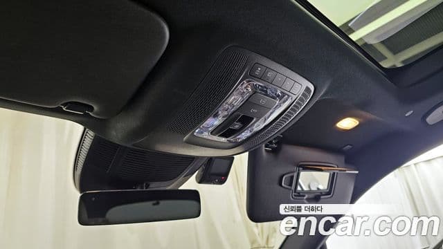 Mercedes-Benz GLS-Class 2023 — Photo 36/36