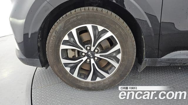 Kia Carnival 2021 — ფოტო 5/20