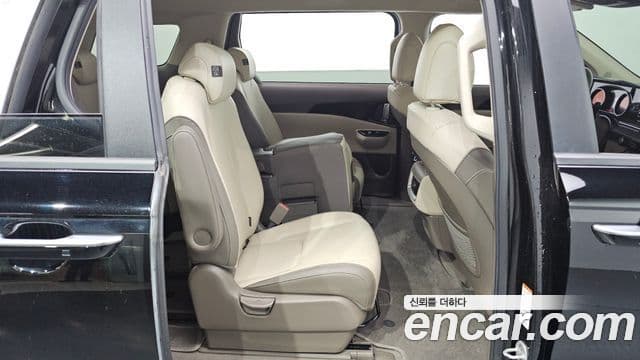 Kia Carnival 2021 — ფოტო 11/20
