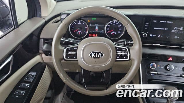 Kia Carnival 2021 — ფოტო 12/20