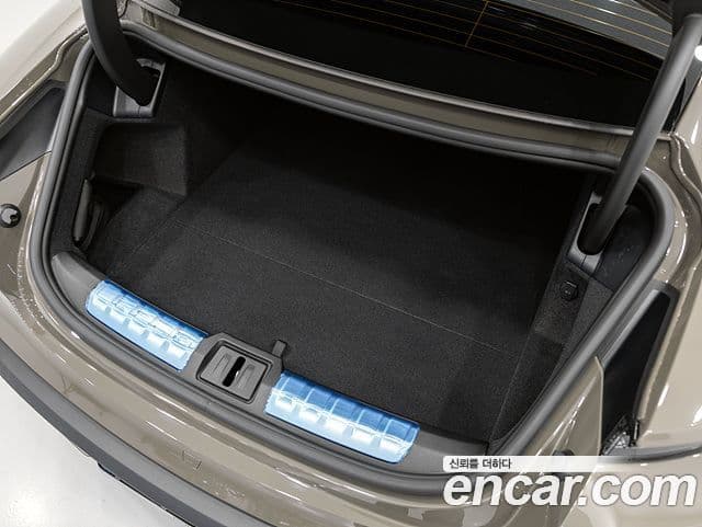Porsche Taycan 2025 — ფოტო 7/20
