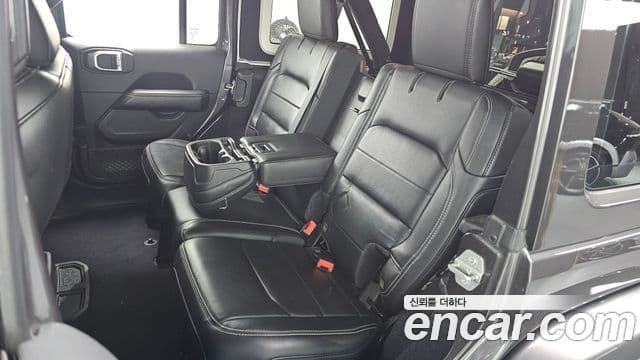 Jeep Wrangler 2018 — Şəkil 11/20
