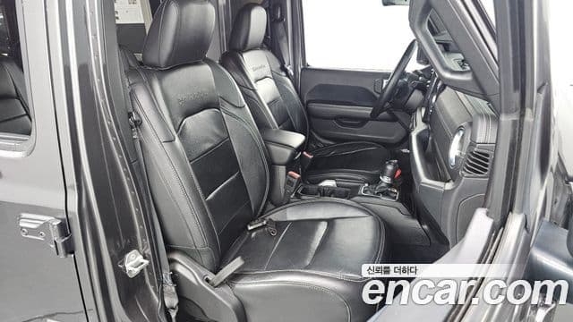 Jeep Wrangler 2018 — Şəkil 12/20