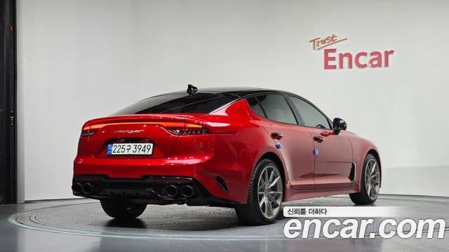 Kia Stinger 2023 — ფოტო 2/20