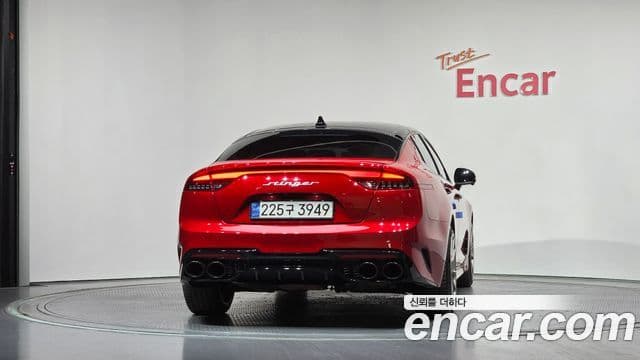 Kia Stinger 2023 — ფოტო 4/20