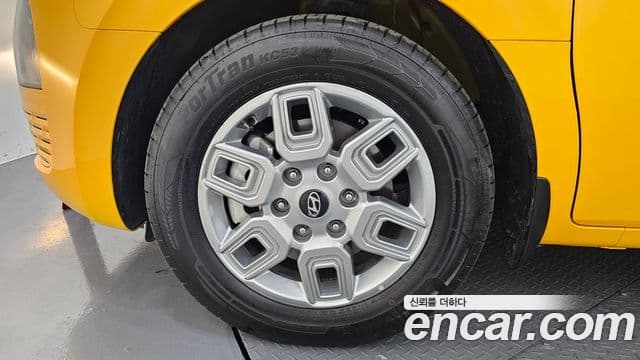 Hyundai Staria 2025 — Photo 28/33